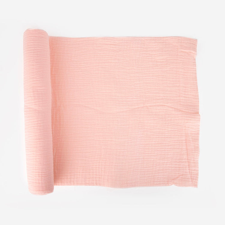 Chemin de table rose poudré pour décoration de baby shower fille ou anniversaire fille.