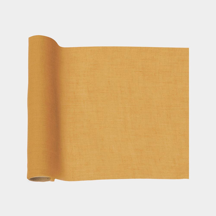 Déco de table ambiance nature : chemin de table en mousseline moutarde