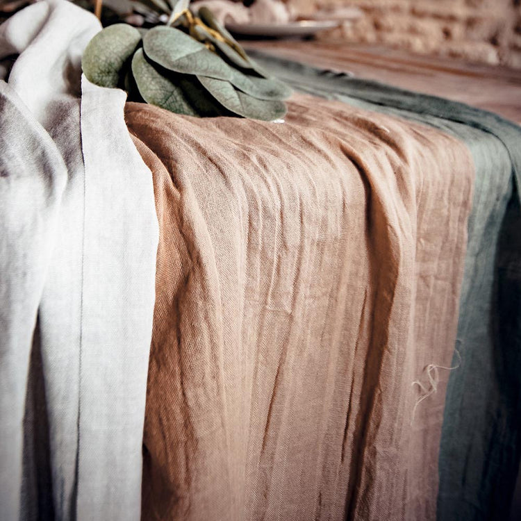 Chemins de table en mousseline de coton pour déco de table mariage