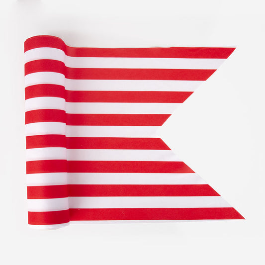 Un chemin de table rouge et blanc pour décoration fête thème cirque