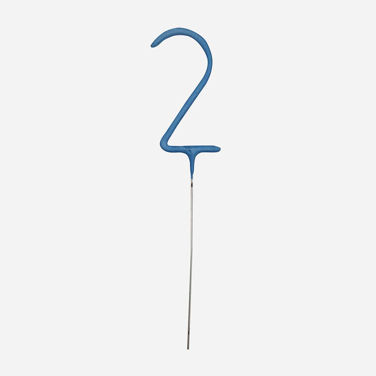 Gateau anniversaire 2 ans garcon : cierge magique chiffre 2 bleu