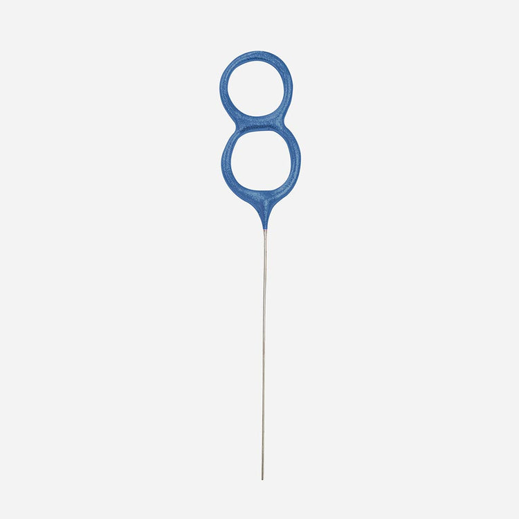 Gateau anniversaire 8 ans garcon : cierge magique chiffre 8 bleu