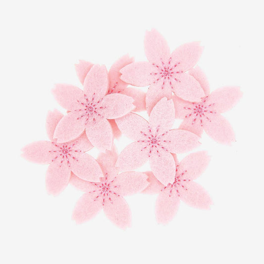 Confettis roses de fleurs sakura en feutrine pour évènement