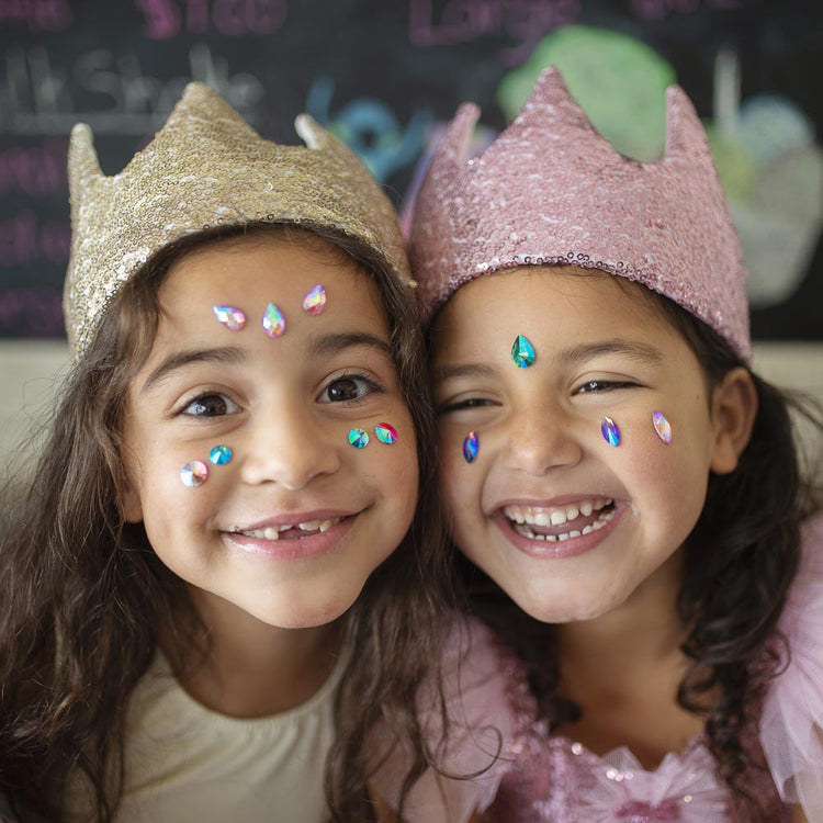 Déguisement de princesse avec couronnes à paillettes et stickers visage