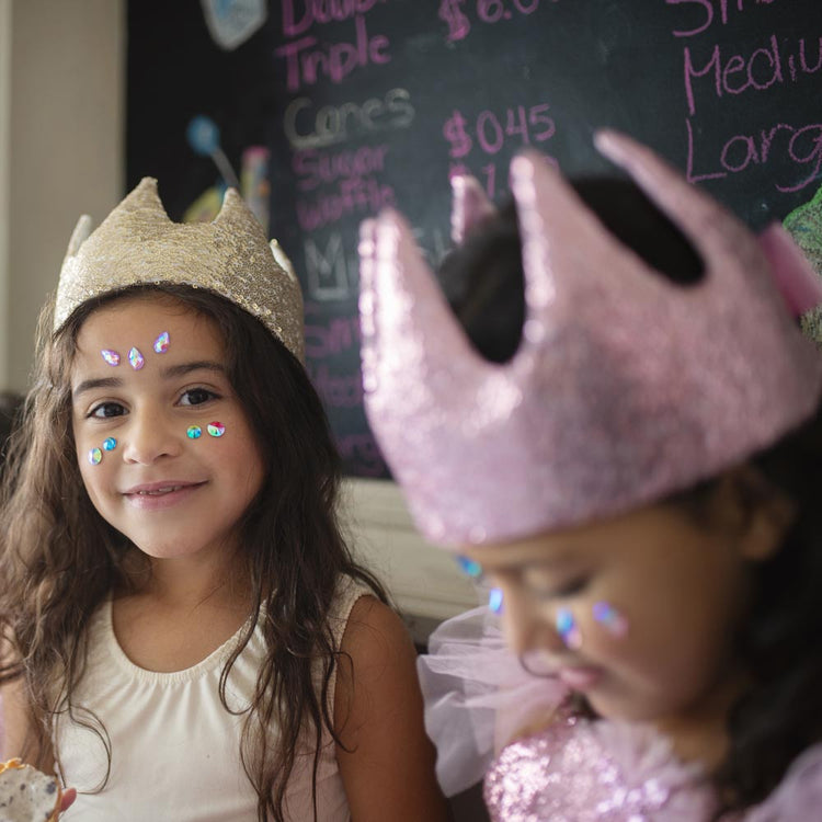Anniversaire fille : déguisement de princesse avec couronne