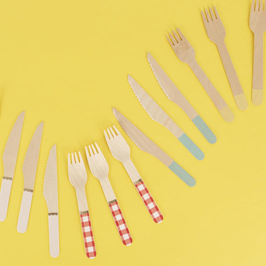 Fourchettes en bois jetables avec motif vichy pour fete et anniversaire