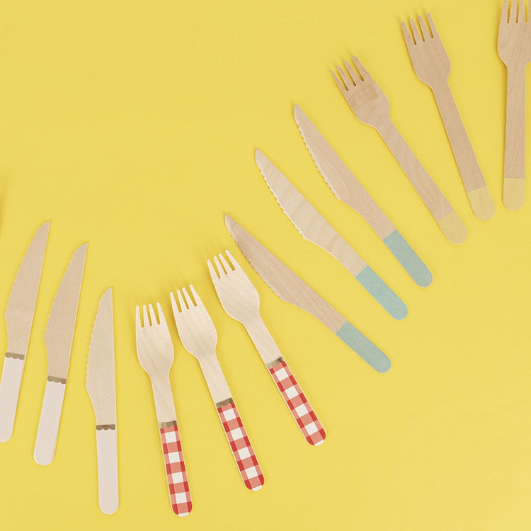 Fourchettes en bois jetables avec motif vichy pour fete et anniversaire