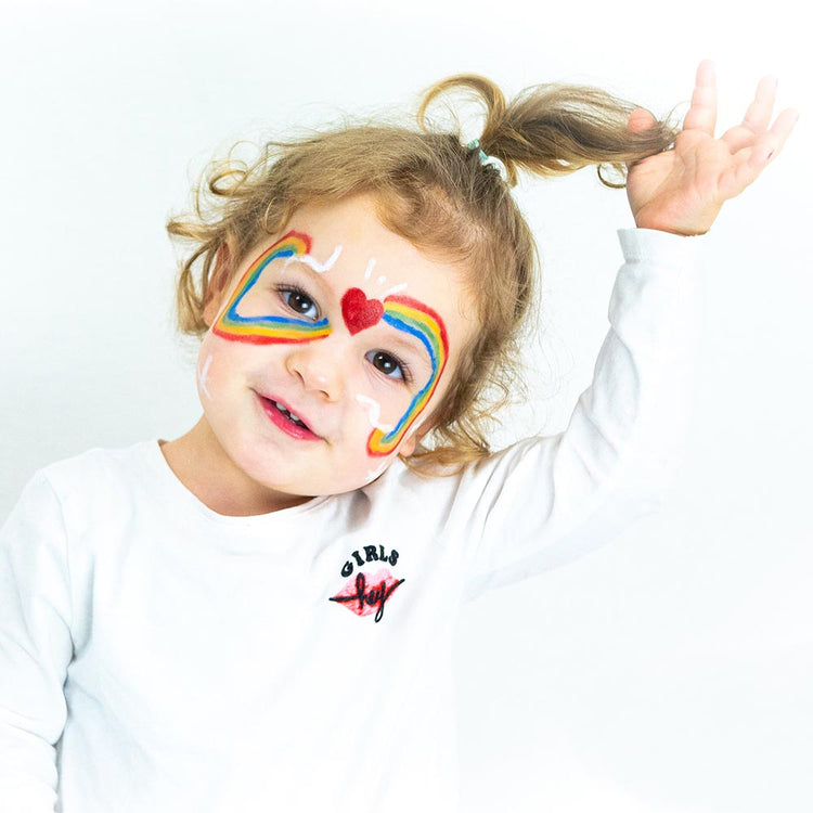 Maquillage arc-en-ciel avec crayons Namaki