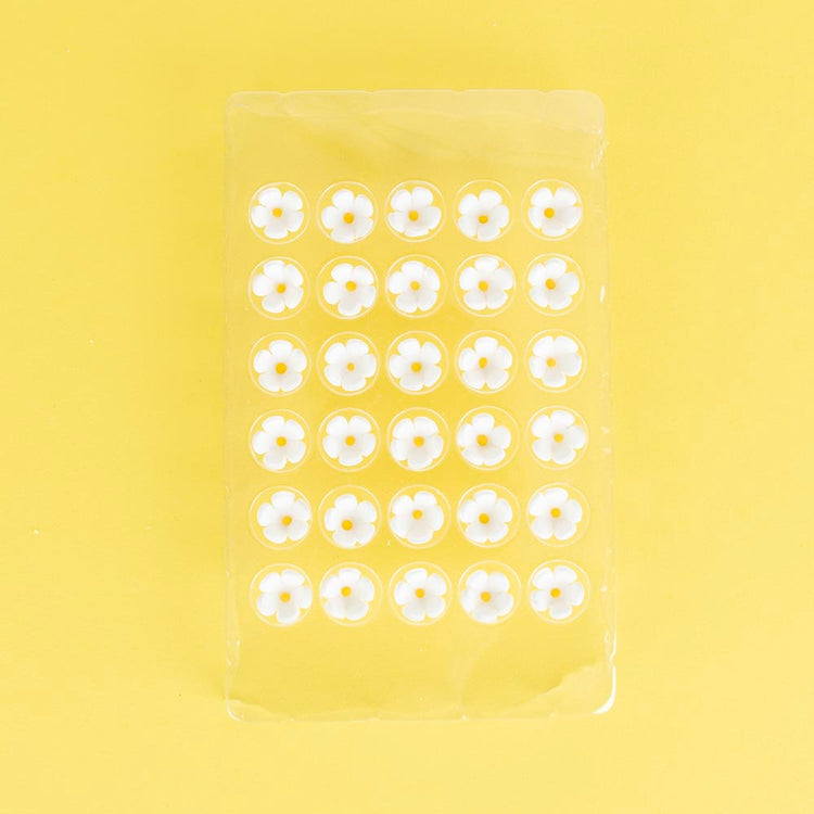 Decorations en sucre marguerites pour decor gateau de Pâques