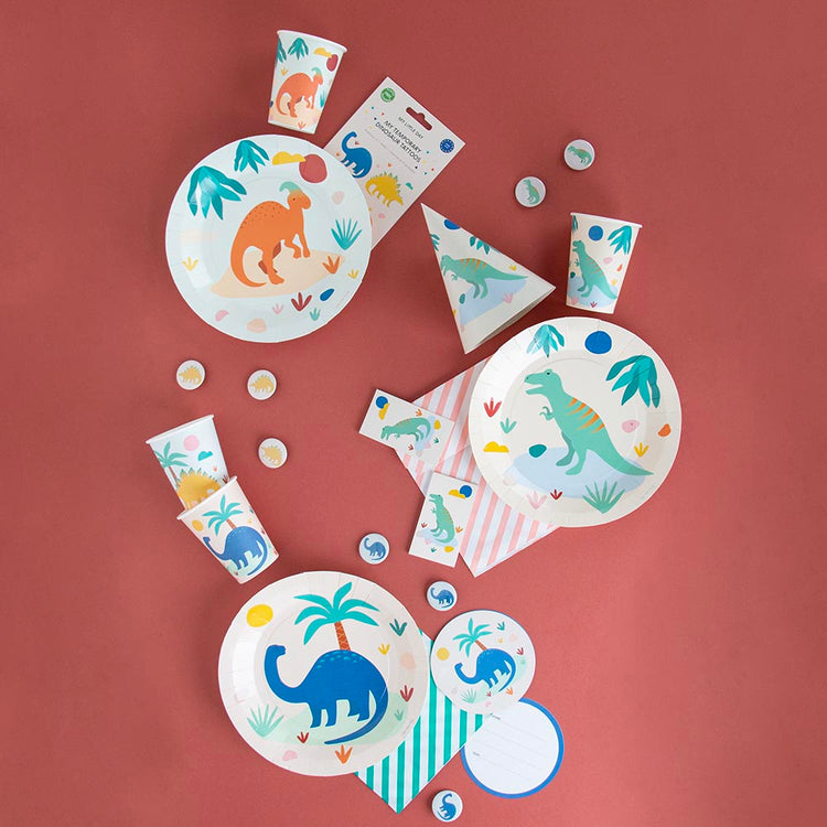 Decoration de table anniversaire garcon : assiettes en carton dino