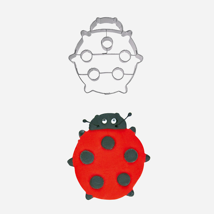 Emporte piece en métal decoration gateau d'anniversaire coccinelle