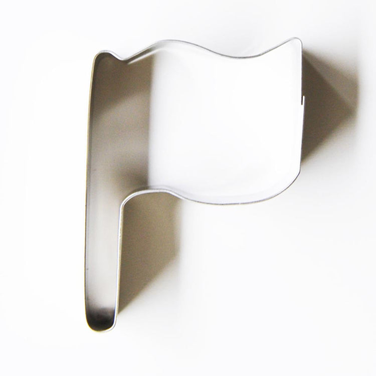 Emporte piece en forme de drapeau pour réaliser des biscuits d'anniversaire