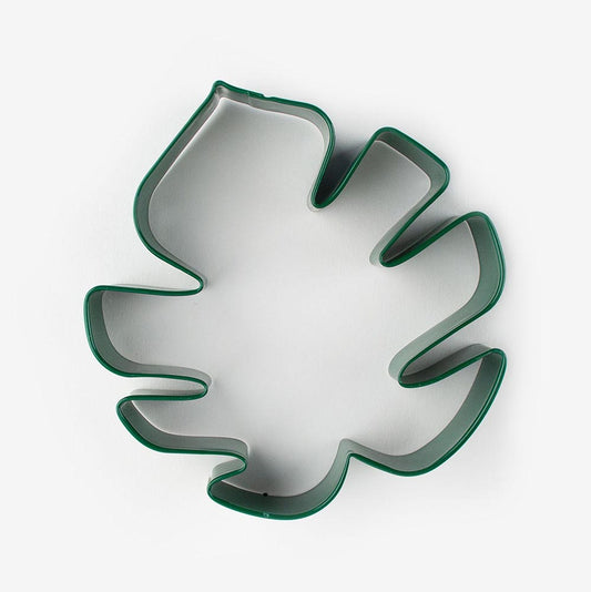 Emporte piece feuille monstera pour des biscuits d'anniversaire tropical