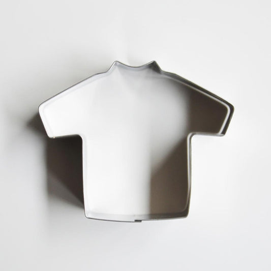 Emporte piece en forme de maillot pour des biscuits d'anniversaire foot