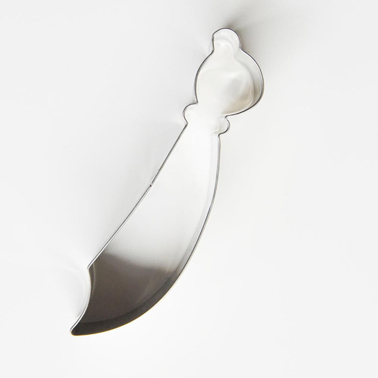 Emporte piece en forme de sabre pour des biscuits d'anniversaire pirate