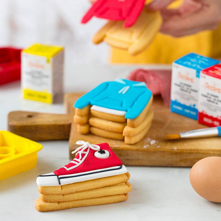 Petits sablés sneackers et sweat pour un anniversaire d'adolescent