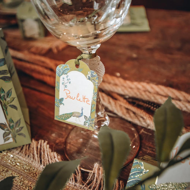 Placement de table mariage : 10 étiquettes paon pour mariage tropical