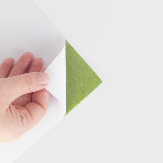 comment se servir de feutrine adhésive verte pour faire des loisirs créatifs ?