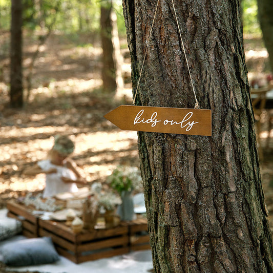 Table des enfants célébration anniversaire mariage flèche en bois kids only