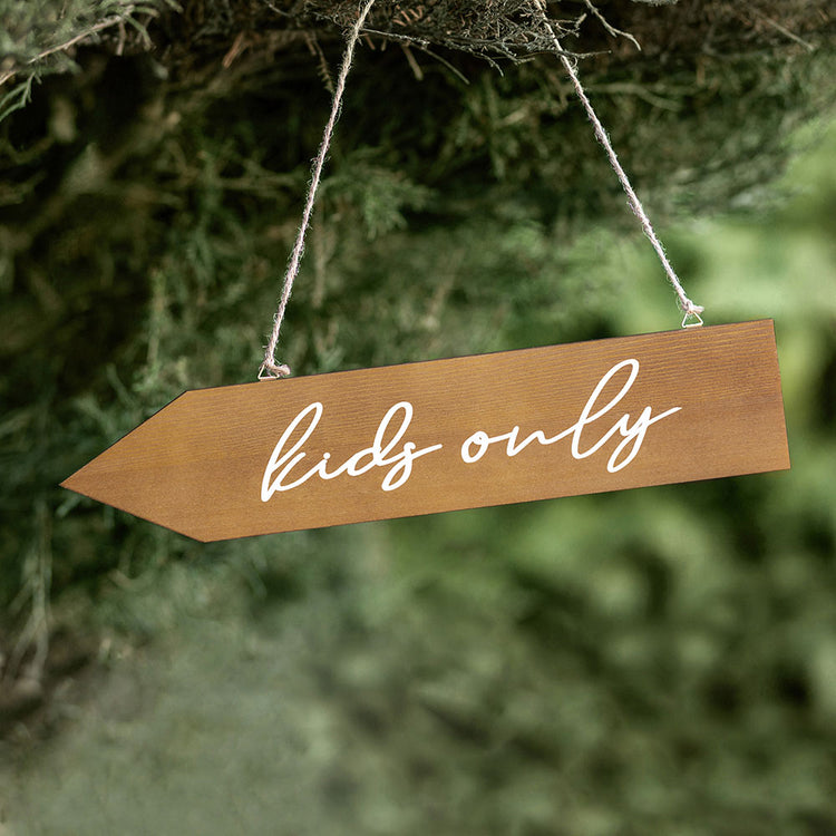 Direction la table des enfants mariage anniversaire flèche en bois kids only