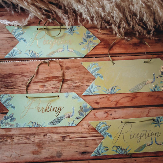 Pancartes directionnelles pour mariage tropical : parking, buffet, toilettes