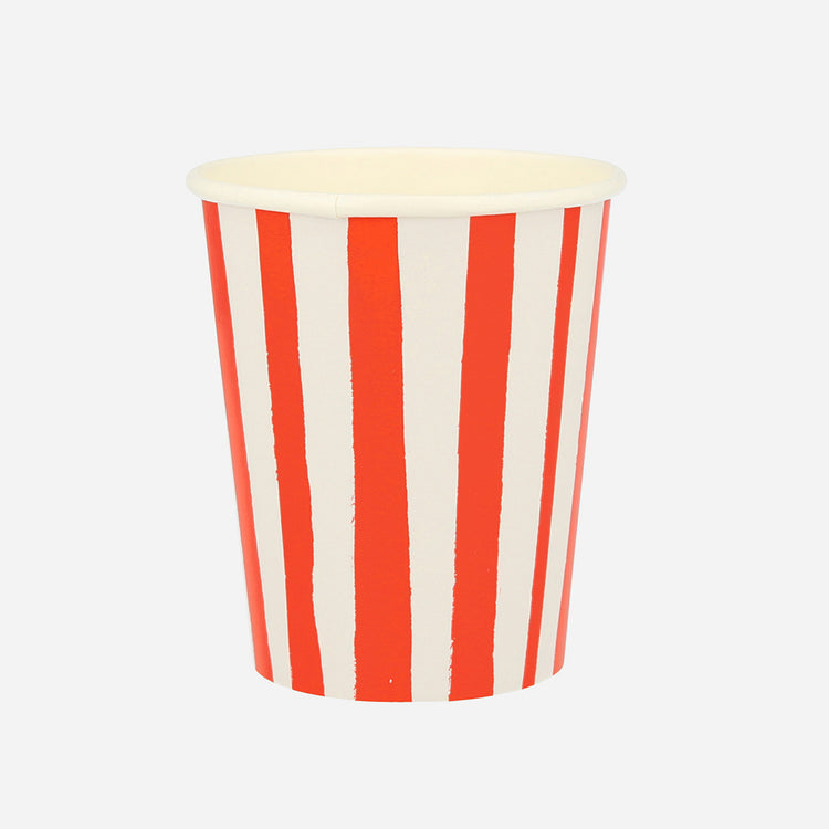 Gobelets rayures rouges : inspiration pour table d'anniversaire cirque