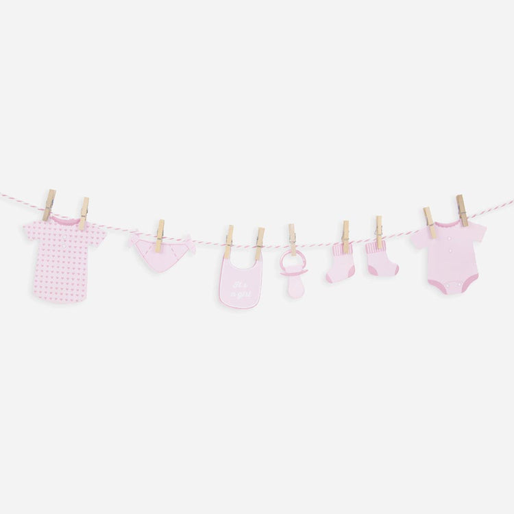 Décoration baby shower fille : guirlande vetements bébés rose