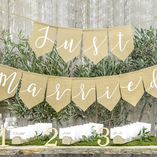 Mariage kinfolk, mariage champêtre avec guirlande en toile de jute