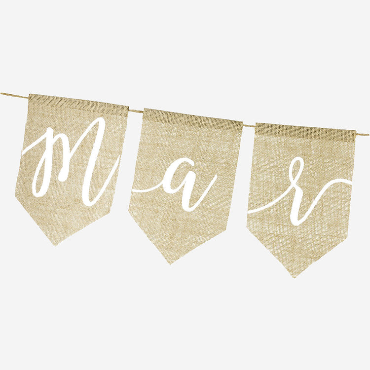 Détail guirlande just married en toile de jute