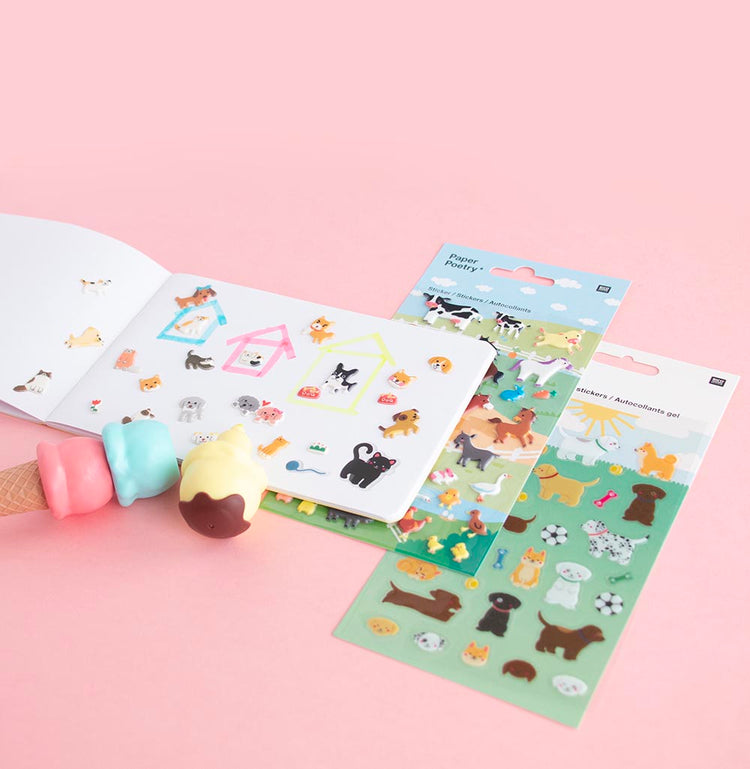 Idée activité anniversaire enfant : stickers chien et coloriage glace
