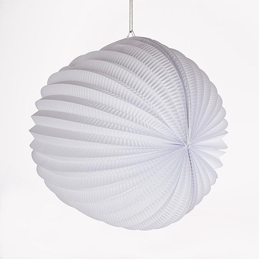 Lampion rond blanc pour décorations de mariage ou d'un anniversaire.