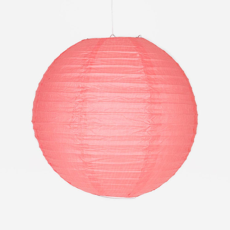 Grande lanterne en papier rose corail pour décorations mariage guinguette.