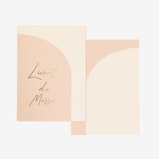 Idee decoration mariage boheme : livrets de messe blush nude