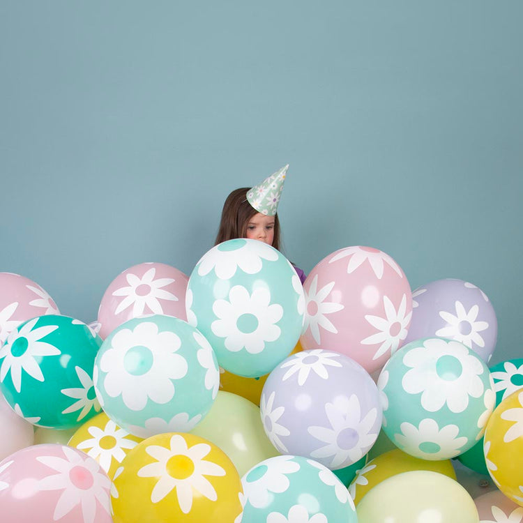 8 chapeaux pointus marguerites pour accessoire anniversaire enfant