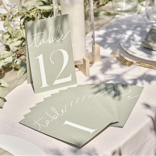 12 marques tables sauge pour decoration de table mariage botanique
