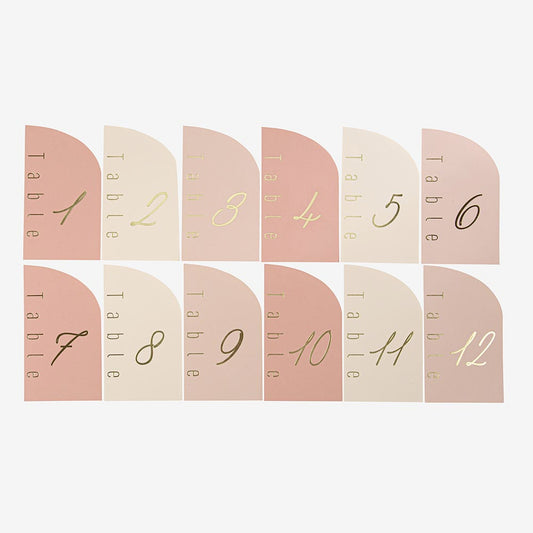Idee decoration de table mariage : 12 marques places blush nude