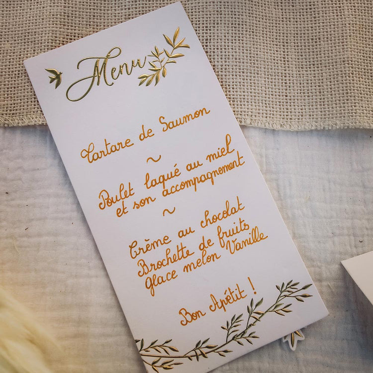 10 menus pour mariage blanc et or avec feuillages à personnaliser