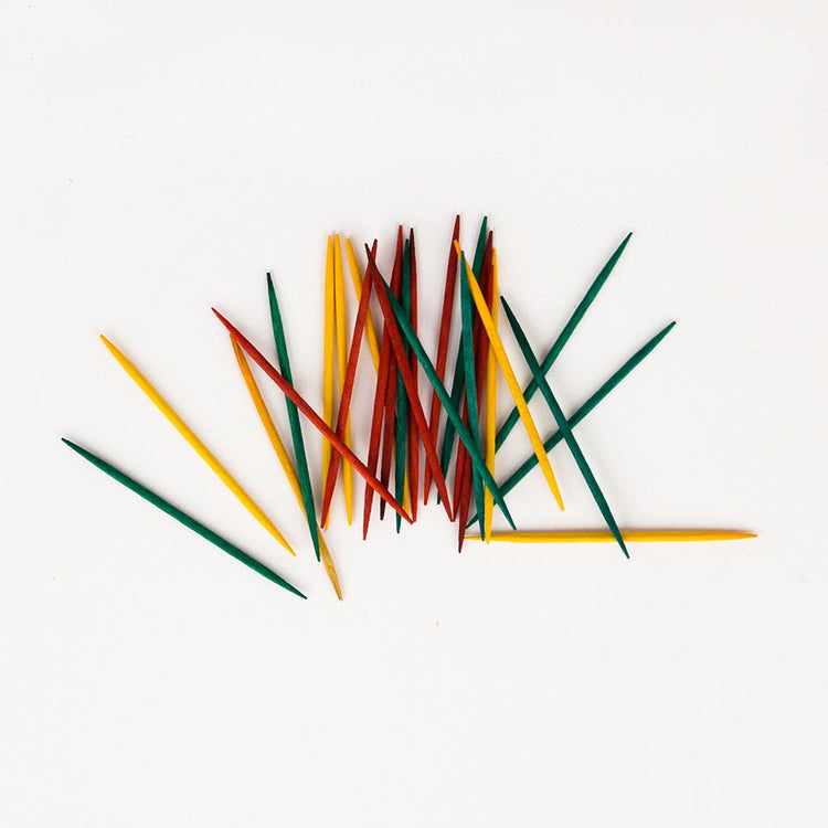 Un jeu de mikado version mini à offrir aux invités de la fête d'anniversaire.