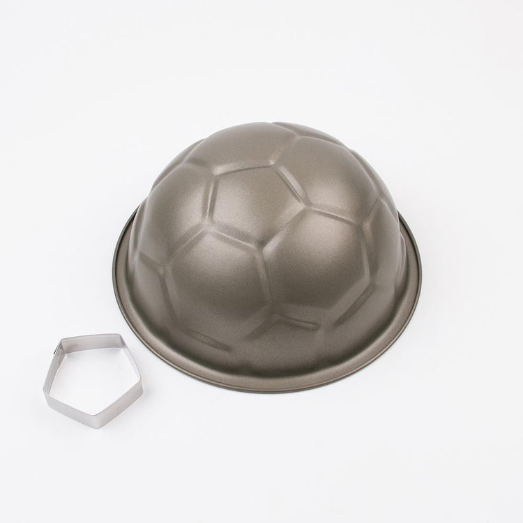1 moule à gâteau ballon de football pour gâteau anniversaire garçon.