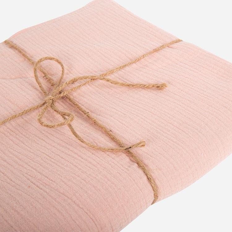 Longue nappe vieux rose très bonne qualité pour une table de mariage