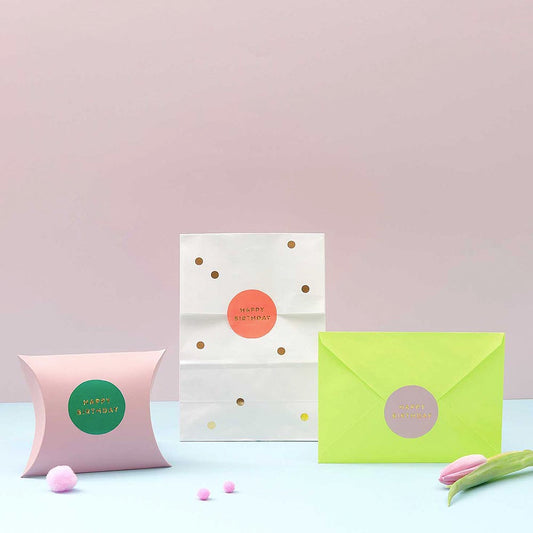 Comment personnaliser un cadeau d'anniversaire avec des stickers