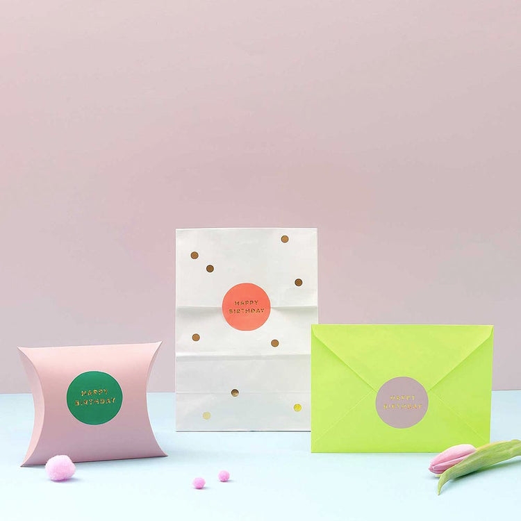 Comment personnaliser un cadeau d'anniversaire avec des stickers