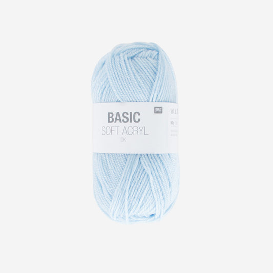 Pelote de laine bleu clair décoration, tricot atelier créatif