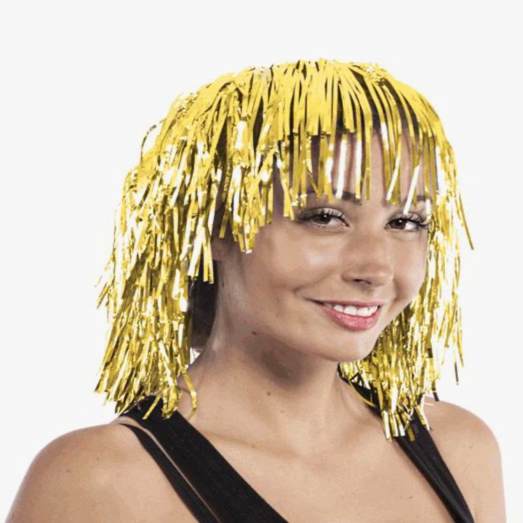 Soirée déguisée : perruque métallique dorée à frange