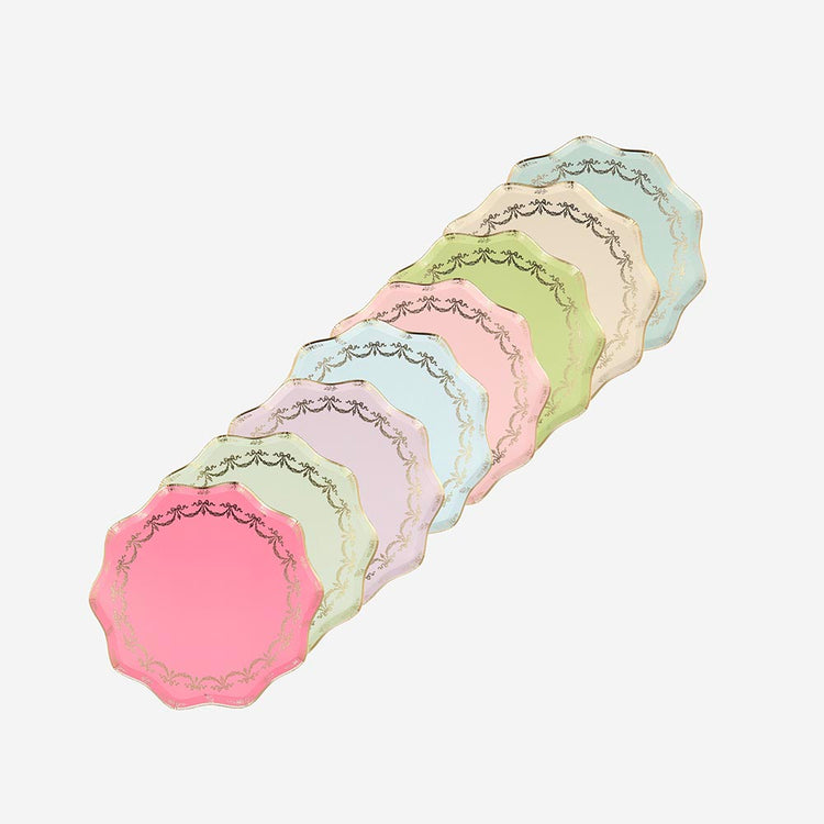 Assiettes en carton pastel et doré Ladurée x Meri Meri pour deco fête