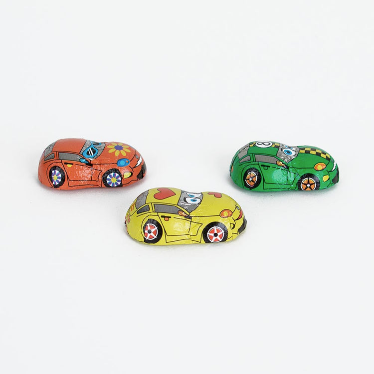 Petite voiture en chocolat : decoration de table anniversaire garcon