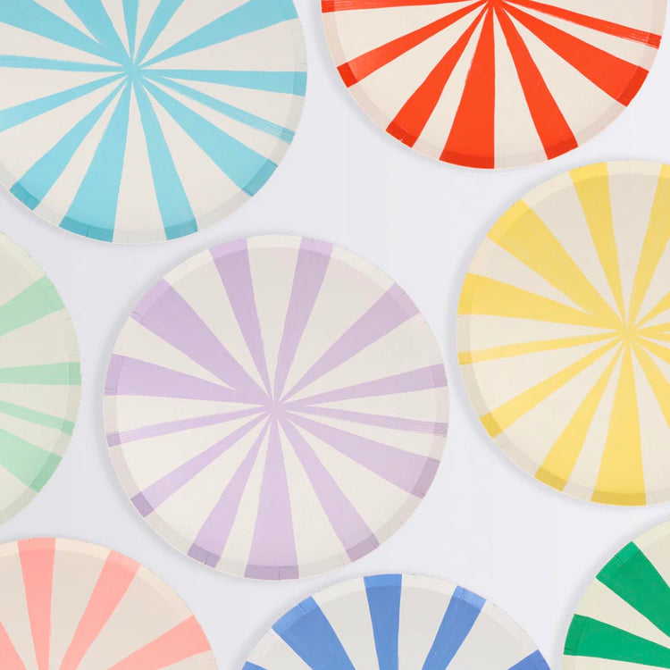 Mix d'assiettes colorées pour un anniversaire enfant thème cirque