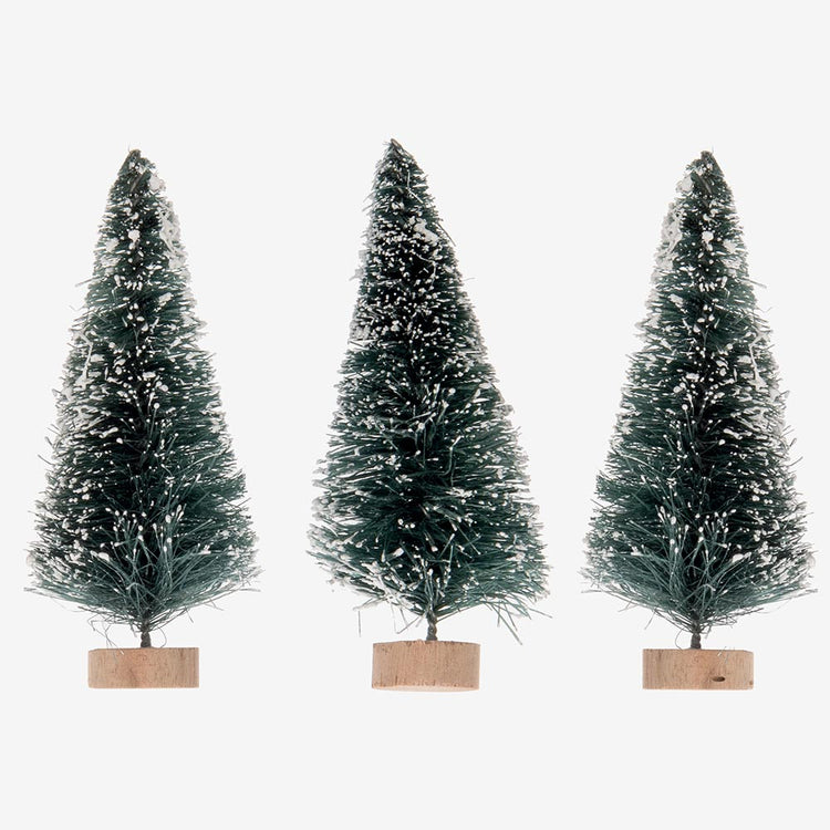 Figurines sapins eneigés pour decoration table de noel, decoration cheminée