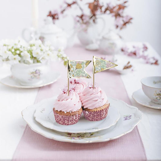 Décoration gouter à l'anglaise avec cup cakes et toppers liberty