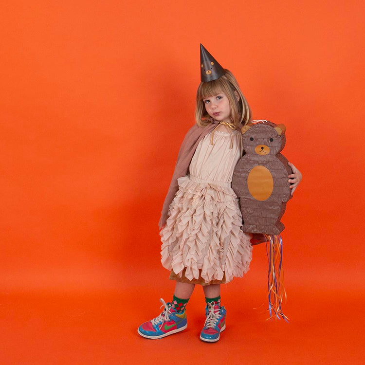 Idee deco anniversaire animaux de la foret : pinata ours brun